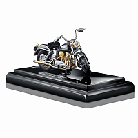 Серебряная модель мотоцикла Harley Davidson Серебряная модель мотоцикла Harley Davidson